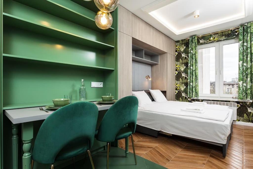 Verdant Oasis - Old Town - By Upstairs Apartament Kraków